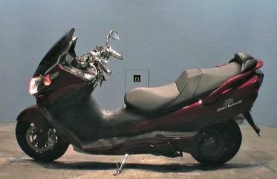 Suzuki SkyWave 400SS CK43A.jpg